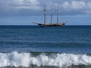 Превью обои корабль, парусник, море, волны, океан