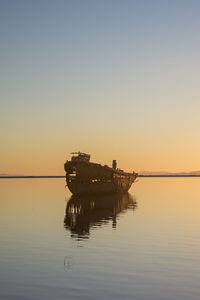 Превью обои корабль, рассвет, море, горизонт, вода