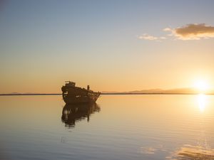 Превью обои корабль, рассвет, море, горизонт, вода