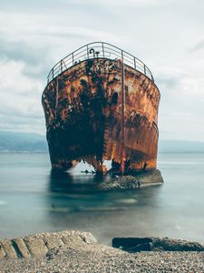 Превью обои корабль, ржавый, разрушенный, море, берег