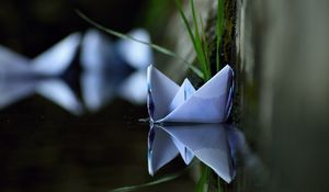 Превью обои кораблик, оригами, бумажный, вода