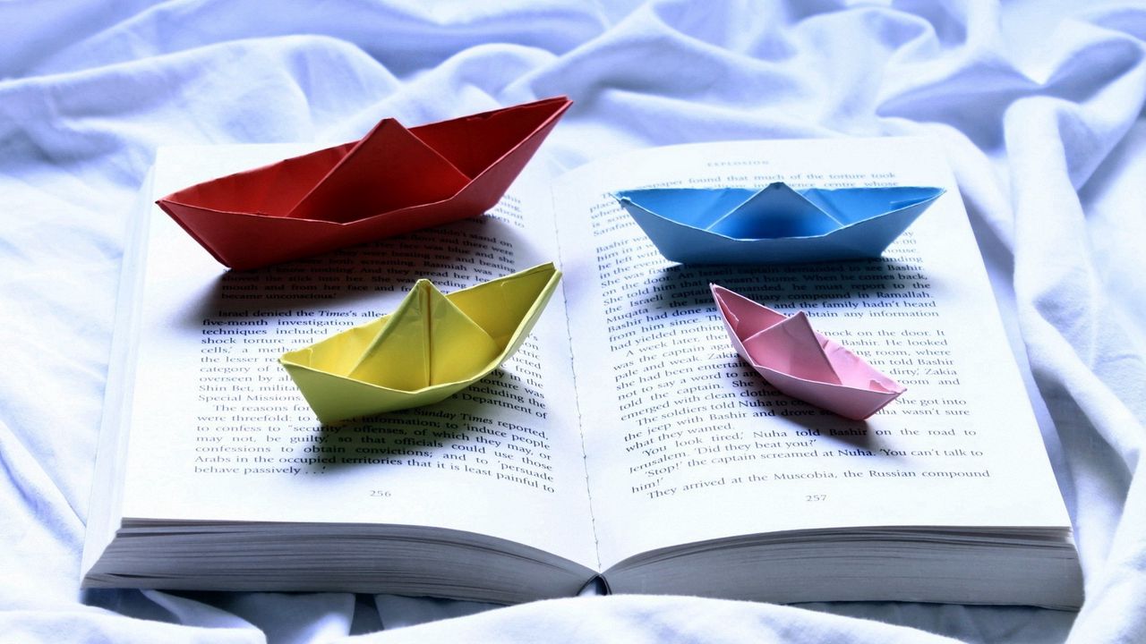 Обои кораблики, книга, бумага, разноцветный
