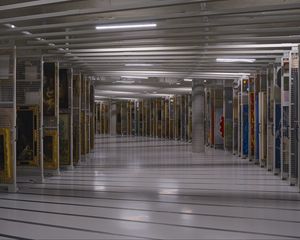 Превью обои коридор, картины, свет, музей