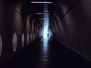 Превью обои коридор, тоннель, темный, силуэт, свет