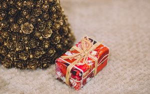 Превью обои коробка, подарок, украшения, рождество, новый год