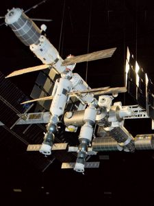 Превью обои космическая станция, макет, солнечные батареи