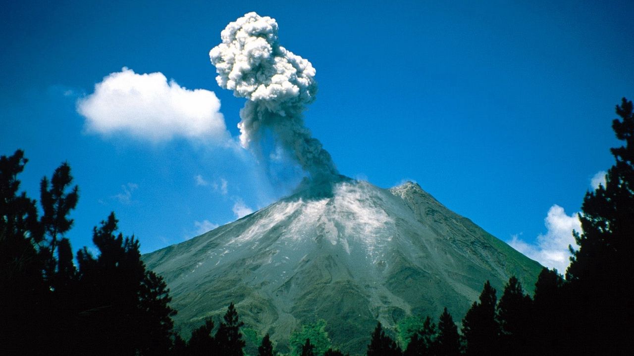 Обои коста рика, вулкан, извержение, дым, небо