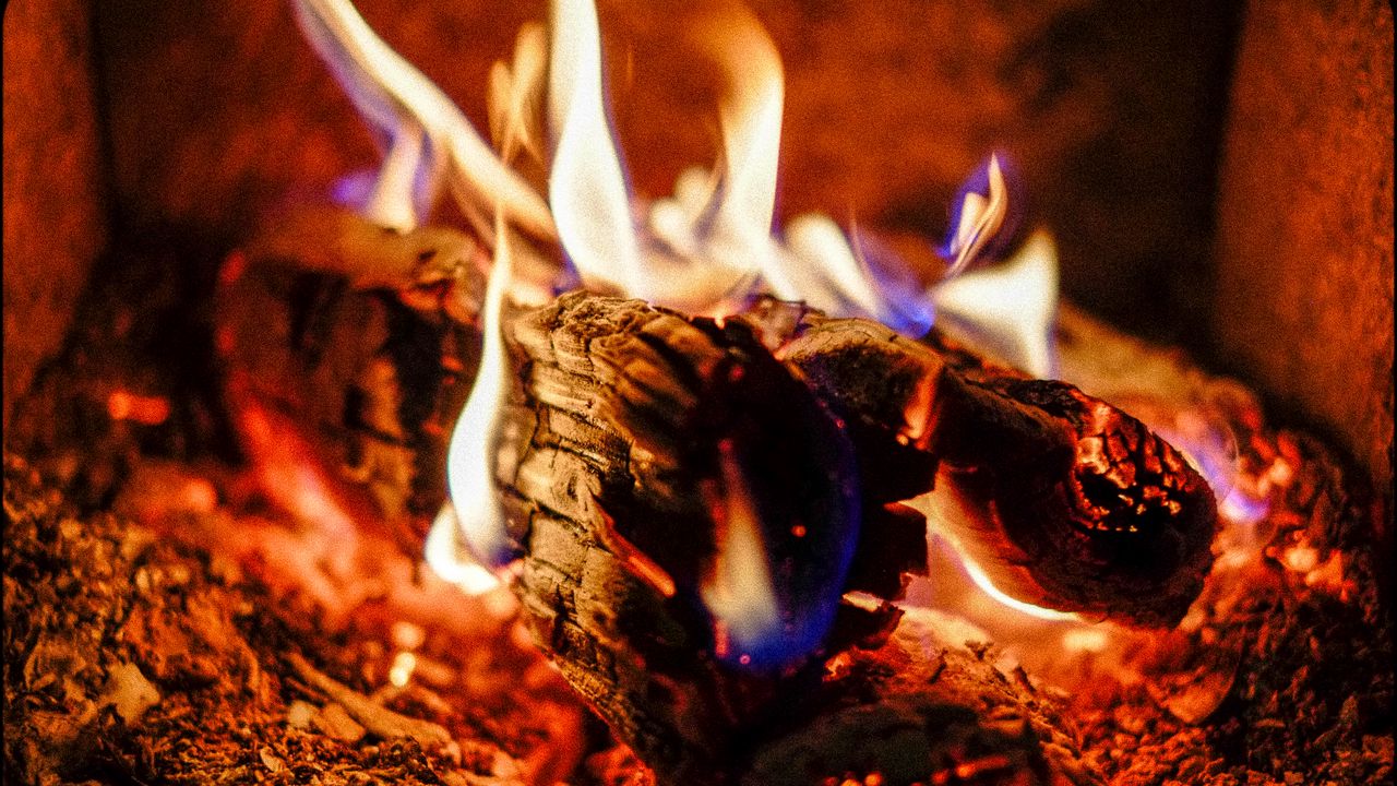 Обои костер, дрова, угли, зола, пламя
