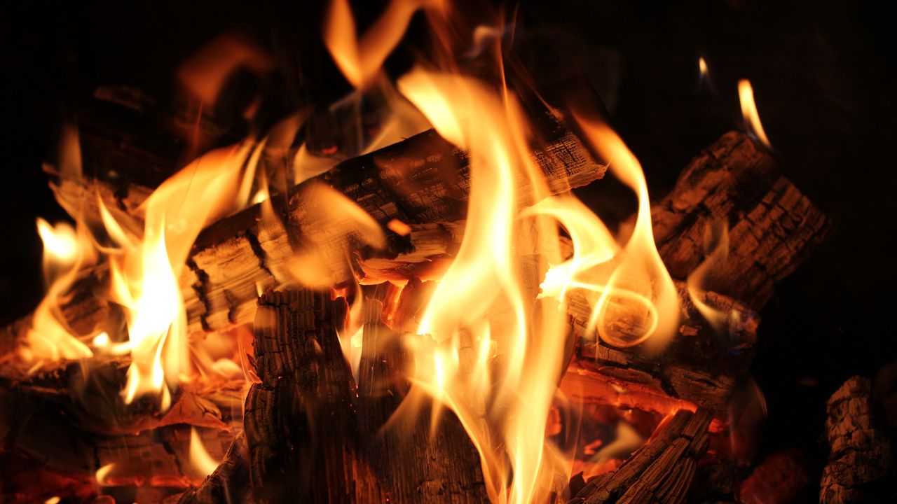 Обои костер, огонь, дрова, угли, пламя