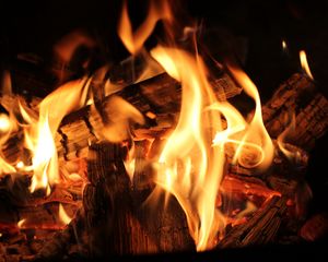 Превью обои костер, огонь, дрова, угли, пламя