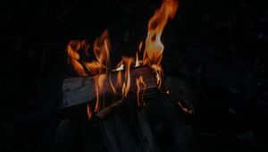 Превью обои костер, огонь, пламя, дрова, горение