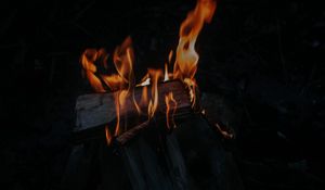 Превью обои костер, огонь, пламя, дрова, горение