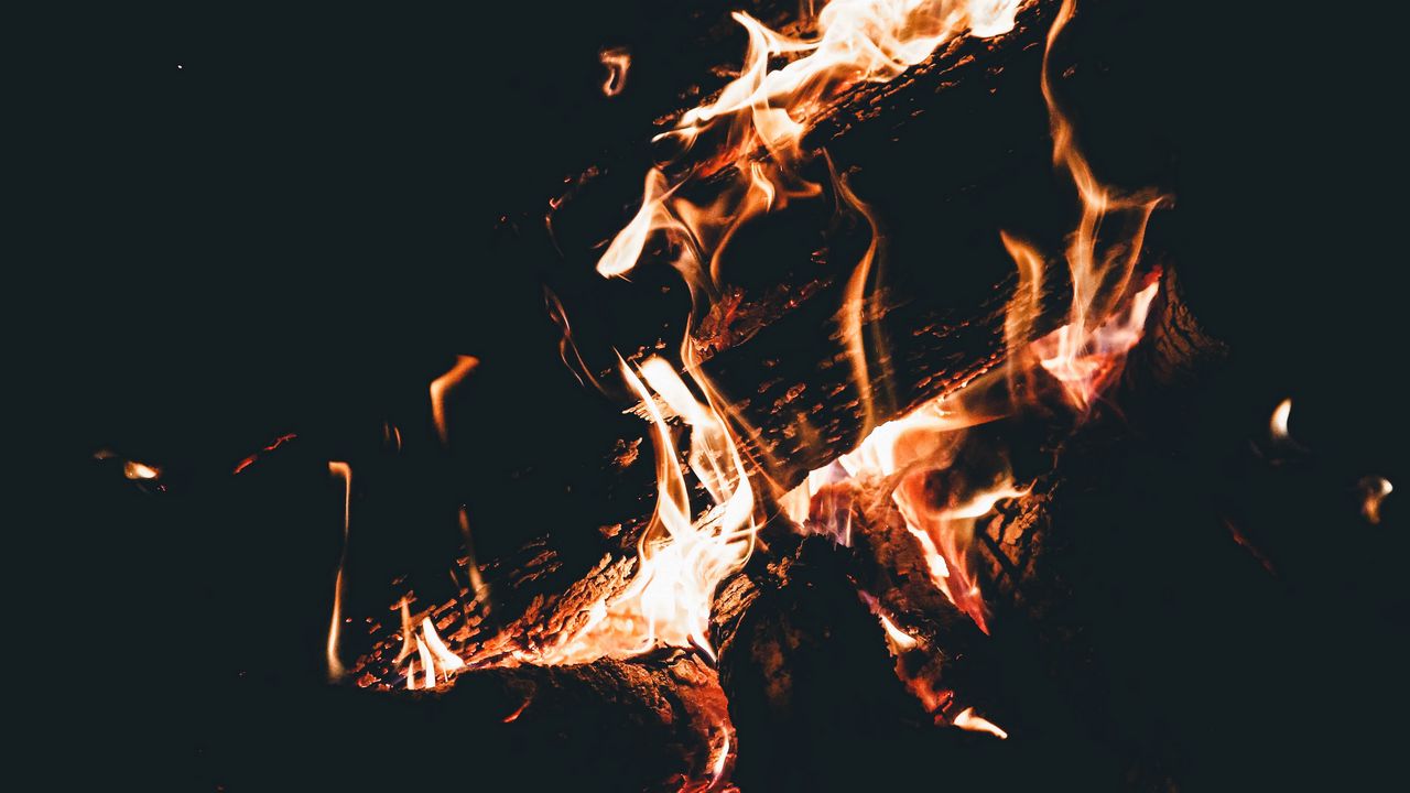Обои костер, огонь, пламя, дрова, темный, кемпинг, горение