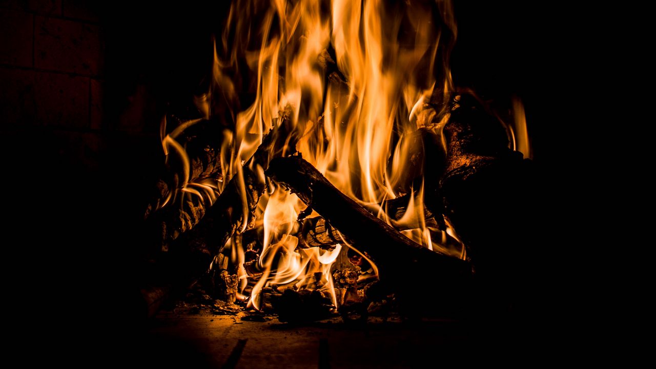 Обои костер, огонь, пламя, горение, темный, дрова
