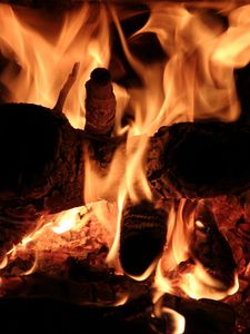 Превью обои костер, пламя, огонь, дрова, угли, гореть