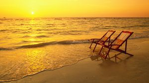 Превью обои кресла, закат, берег, море, волны, журчание