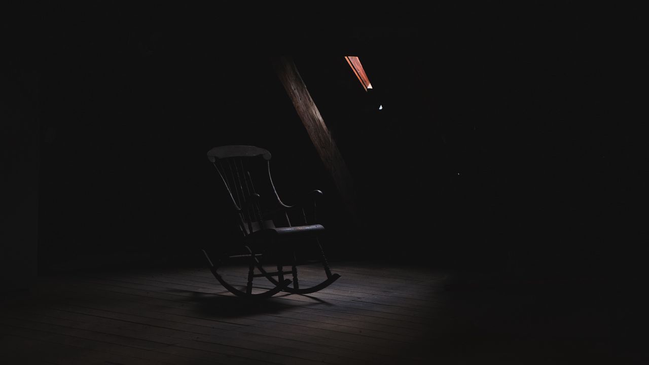 Обои кресло качалка, чердак, темный, жуткий