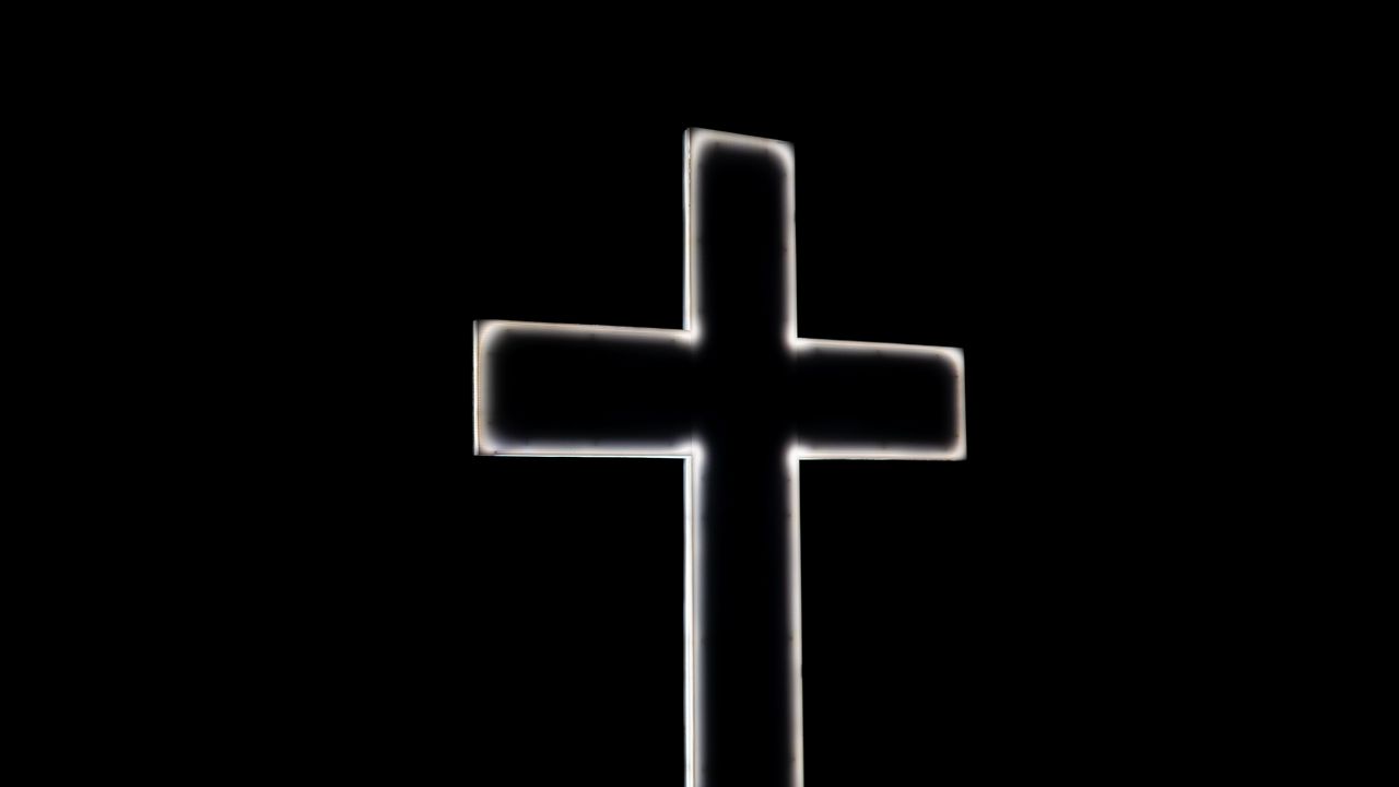 Обои крест, религия, бог, неон, черно-белый, черный