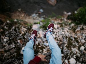 Превью обои кроссовки, ноги, размытость, высота