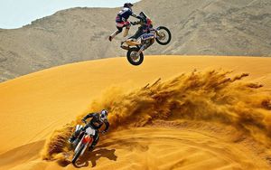 Превью обои кроссовые, пустыня, мотоциклы, песок, мотокросс