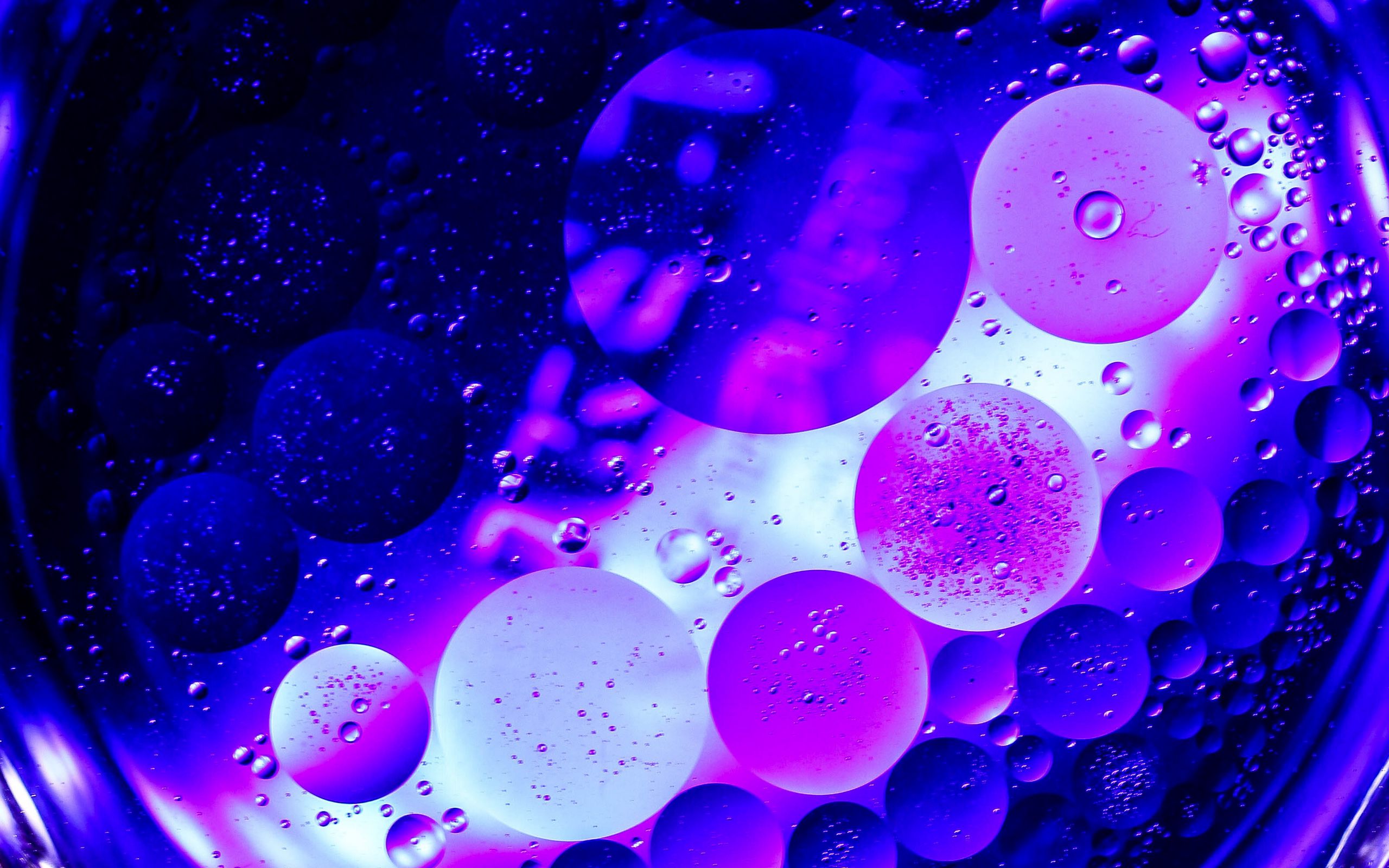 Фиолетовая вода почему. Обои пузыри. Фиолетовая вода. Обои на рабочий стол пузырьки. Обои на телефон пузыри.