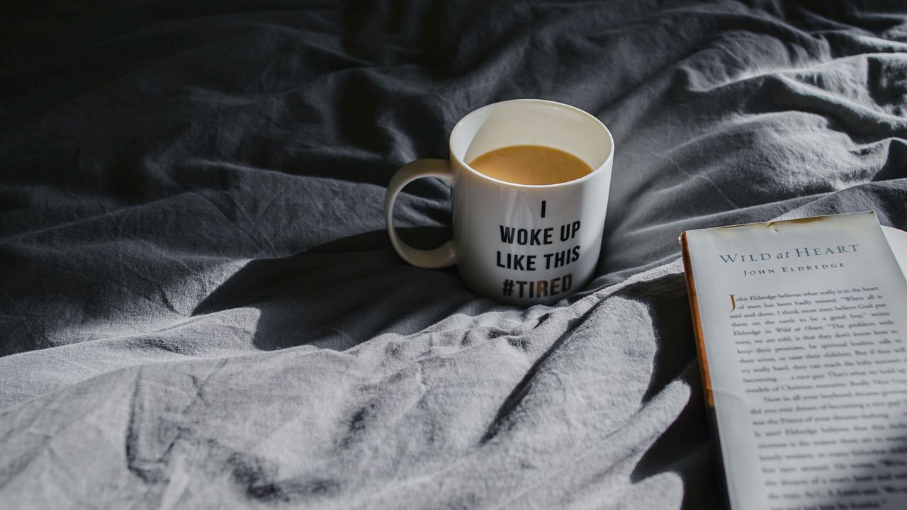 Обои кружка, кофе, книга, утро
