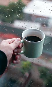 Превью обои кружка, кофе, рука, окно, дождь