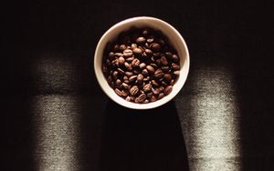 Превью обои кружка, кофейные зерна, кофе, темный