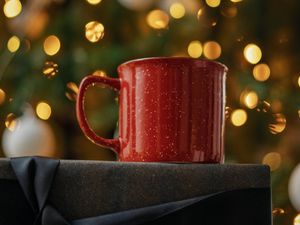 Превью обои кружка, коробка, огни, блики, боке