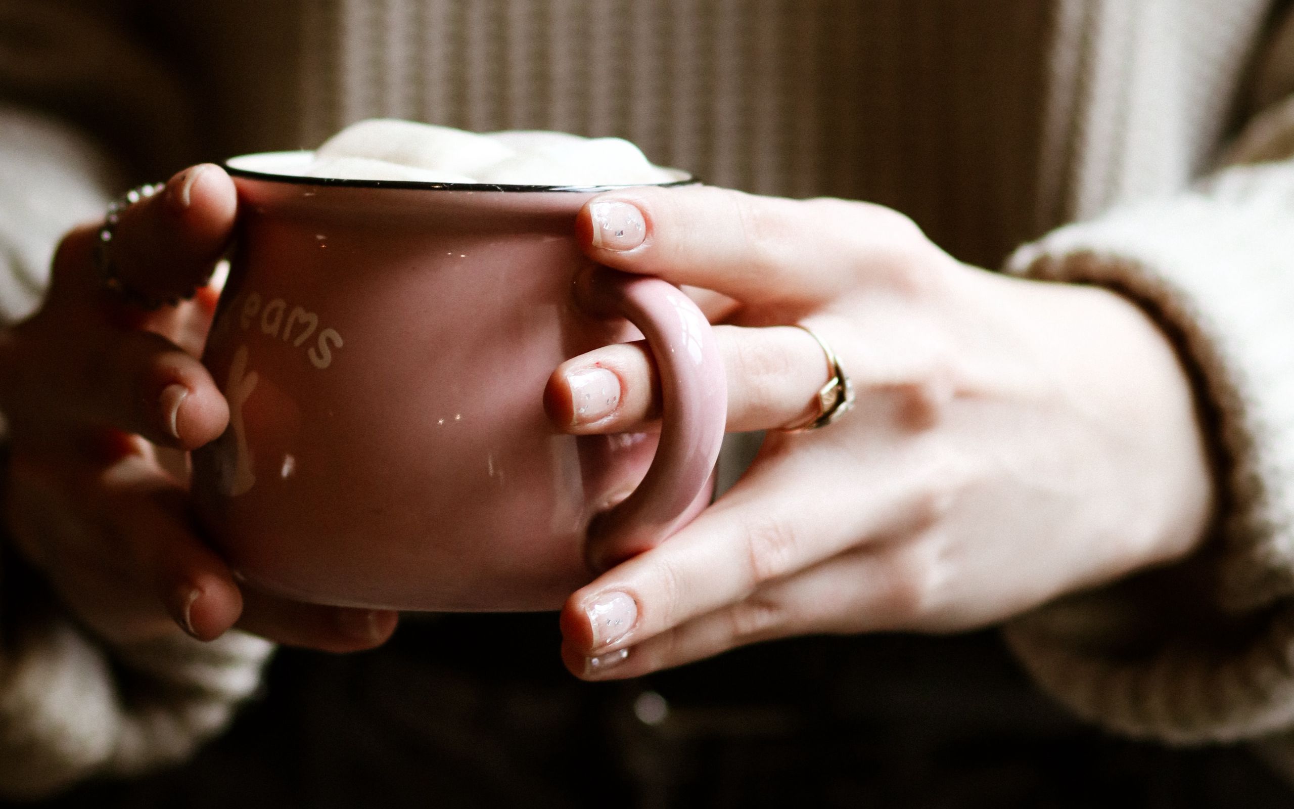 картинки руки с чашкой чая