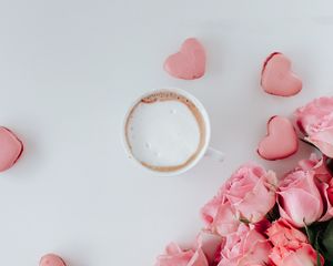 Превью обои кружка, цветы, сердечки, печенье, букет