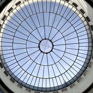 Превью обои крыша, стекло, линии, архитектура