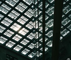 Превью обои крыша, свет, архитектура, темный