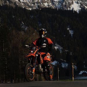 Превью обои ktm, мотоцикл, байк, оранжевый, мотоциклист