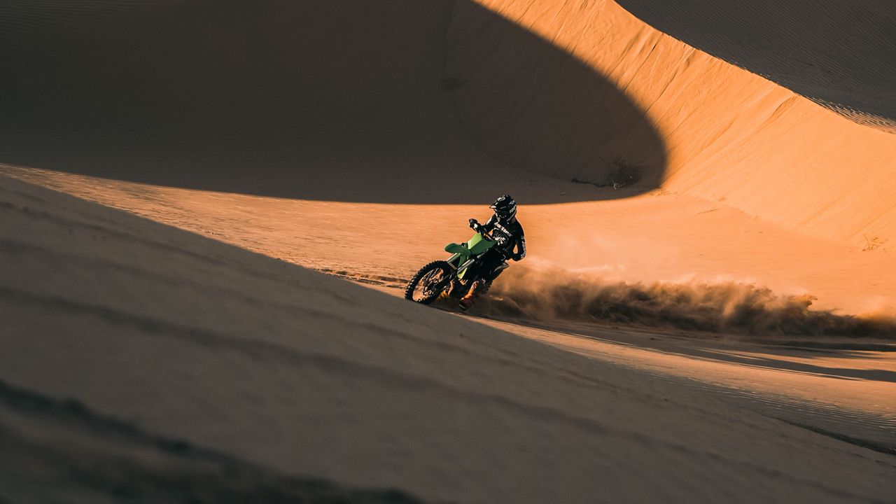 Обои ktm, мотоцикл, мотоциклист, ралли, пустыня, песок
