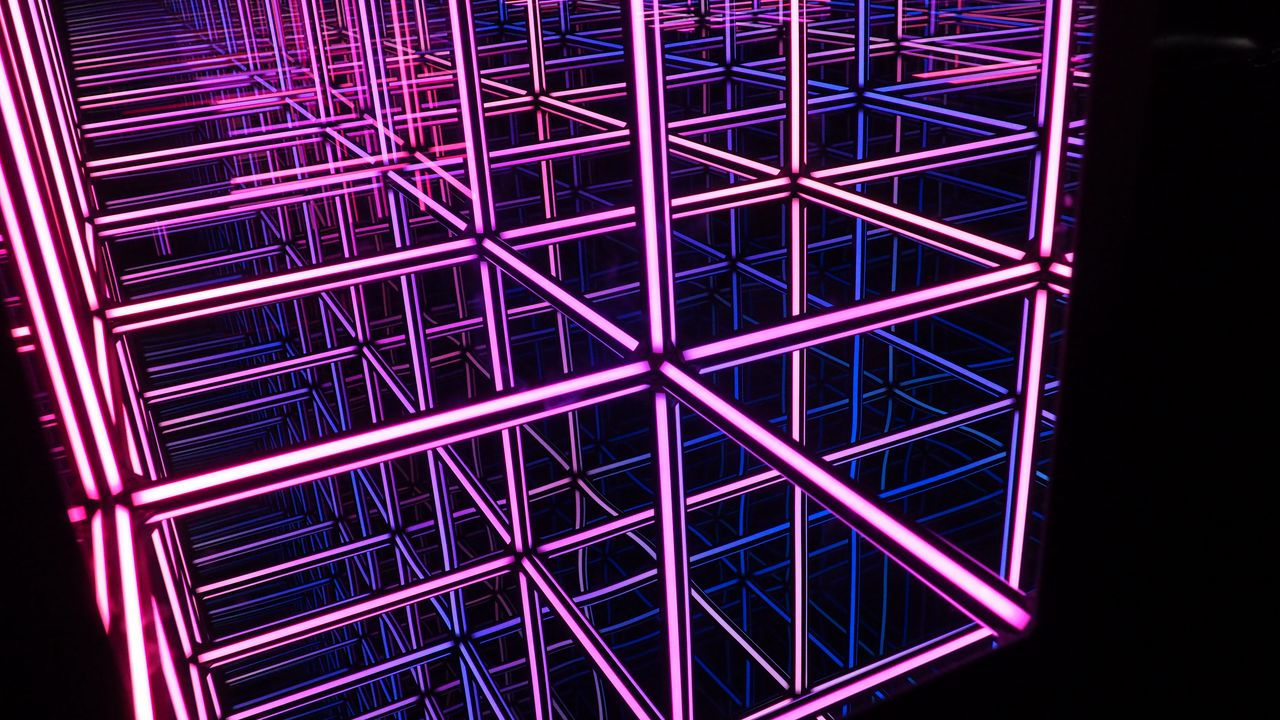 Обои куб, неон, свет, отражение, фиолетовый, темный