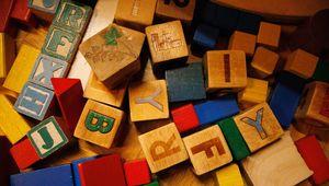 Превью обои кубики, рисунок, буква, деревянный