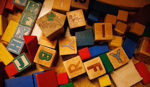 Превью обои кубики, рисунок, буква, деревянный