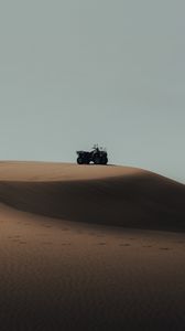 Превью обои квадроцикл, пустыня, песок, холм, дюны