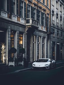 Превью обои lamborghini aventador, lamborghini, машина, спорткар, белый, дорога, город