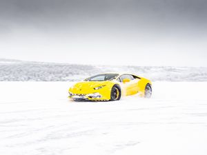 Превью обои lamborghini aventador, lamborghini, желтый, зима, снег, спорткар, суперкар