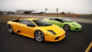 Превью обои lamborghini, автомобили, спорткары, желтый, зеленый, стоянка