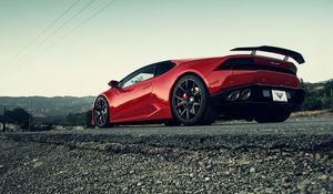 Превью обои lamborghini, huracan, красный, вид сбоку