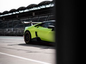 Превью обои lamborghini huracan, lamborghini, автомобиль, спорткар, зеленый, дорога