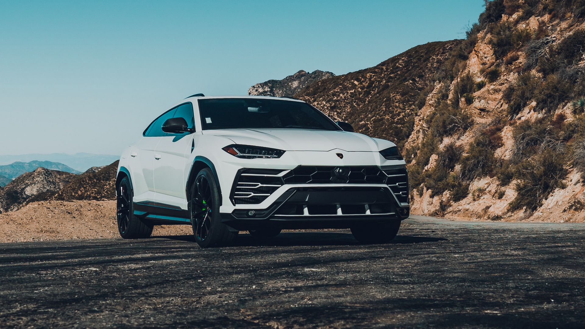 Скачать 1920x1080 lamborghini urus, lamborghini, автомобиль, белый, вид  спереди обои, картинки full hd, hdtv, fhd, 1080p