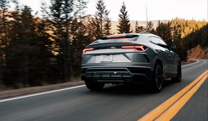 Превью обои lamborghini urus, lamborghini, автомобиль, серый, скорость, дорога