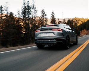 Превью обои lamborghini urus, lamborghini, автомобиль, серый, скорость, дорога