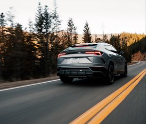 Превью обои lamborghini urus, lamborghini, автомобиль, серый, скорость, дорога