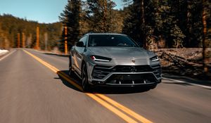 Превью обои lamborghini urus, lamborghini, автомобиль, серый, дорога