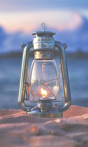Превью обои лампа, фонарь, огонь, песок, пляж